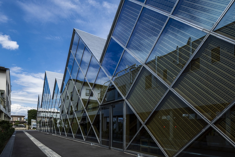 tomioka chamber of commerce and industry by tezuka architects