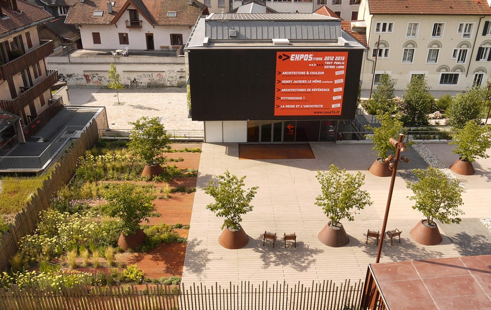 urban space of esplanade paul grimault at annecy by agence aps