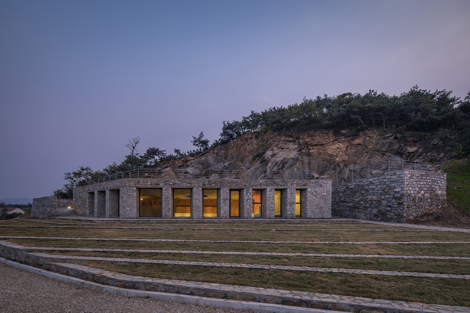 stone nest amphitheatre in weihai china by he wei studio
