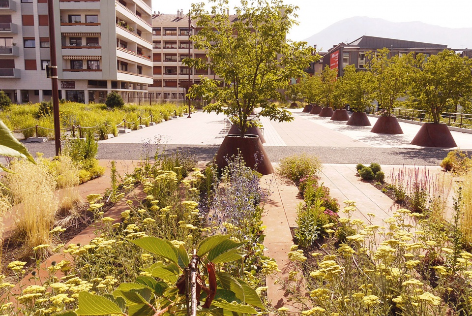 urban space of esplanade paul grimault at annecy by agence aps