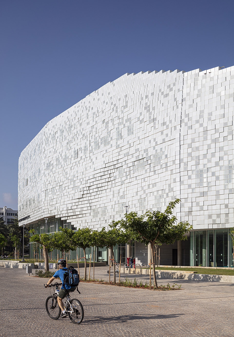 check point building by kimmel eshkolot architects