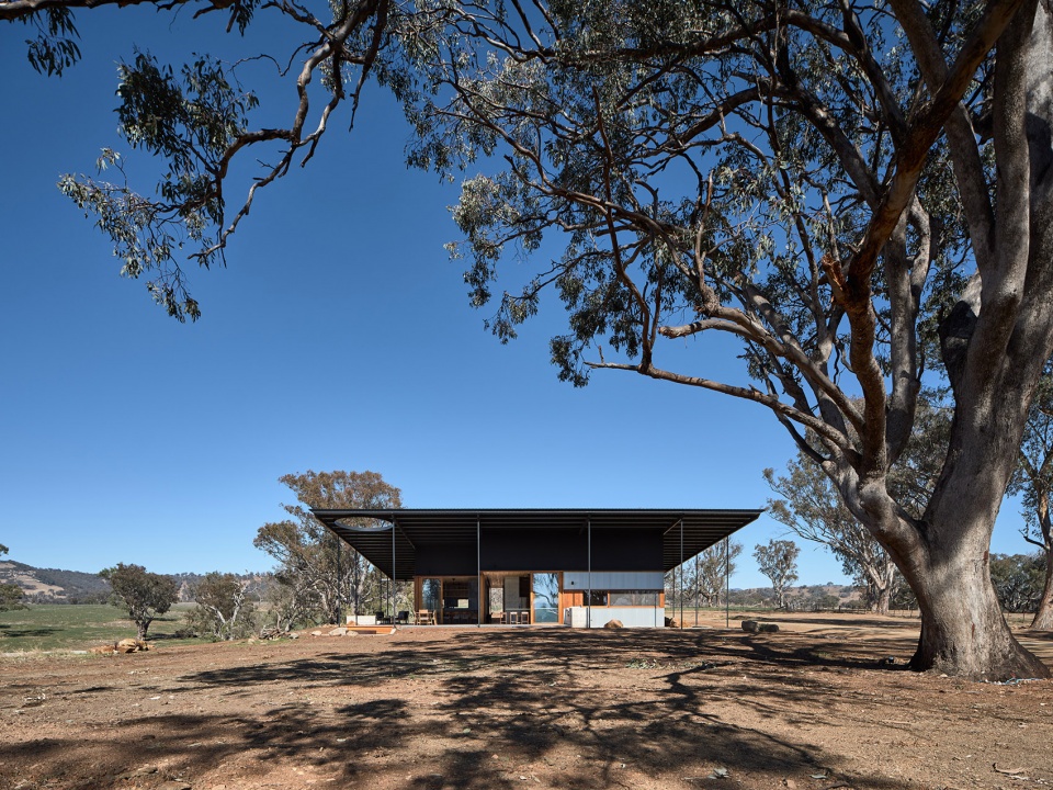 upside down akubra house by alexander symes architect