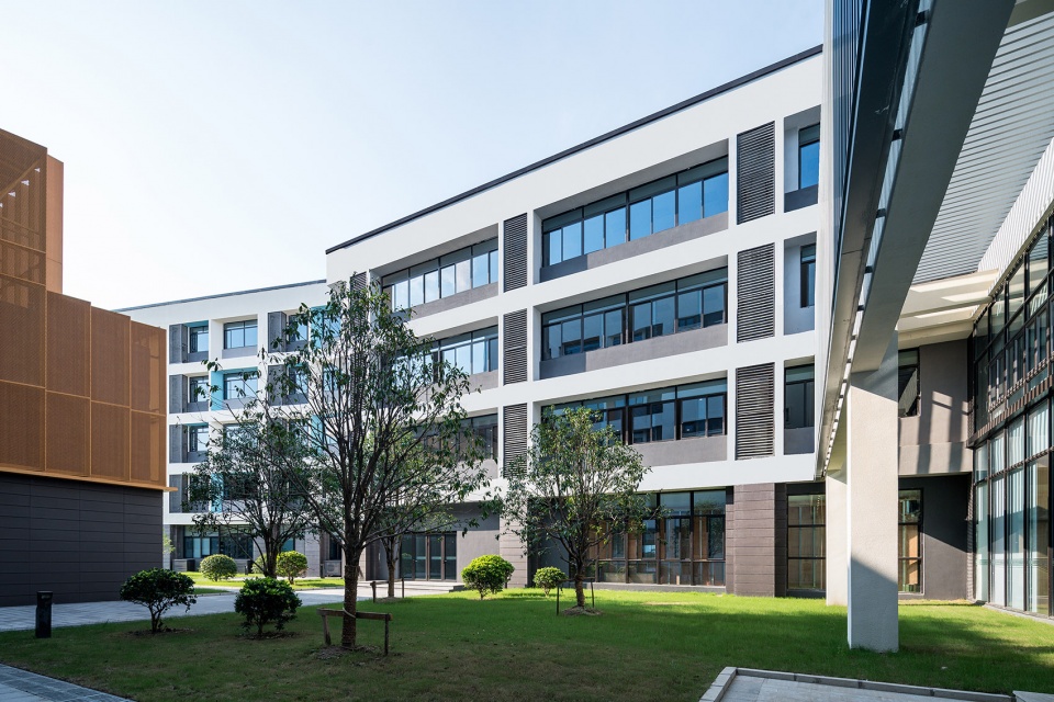 shanghai united international school qingpu campus china by tobe architects