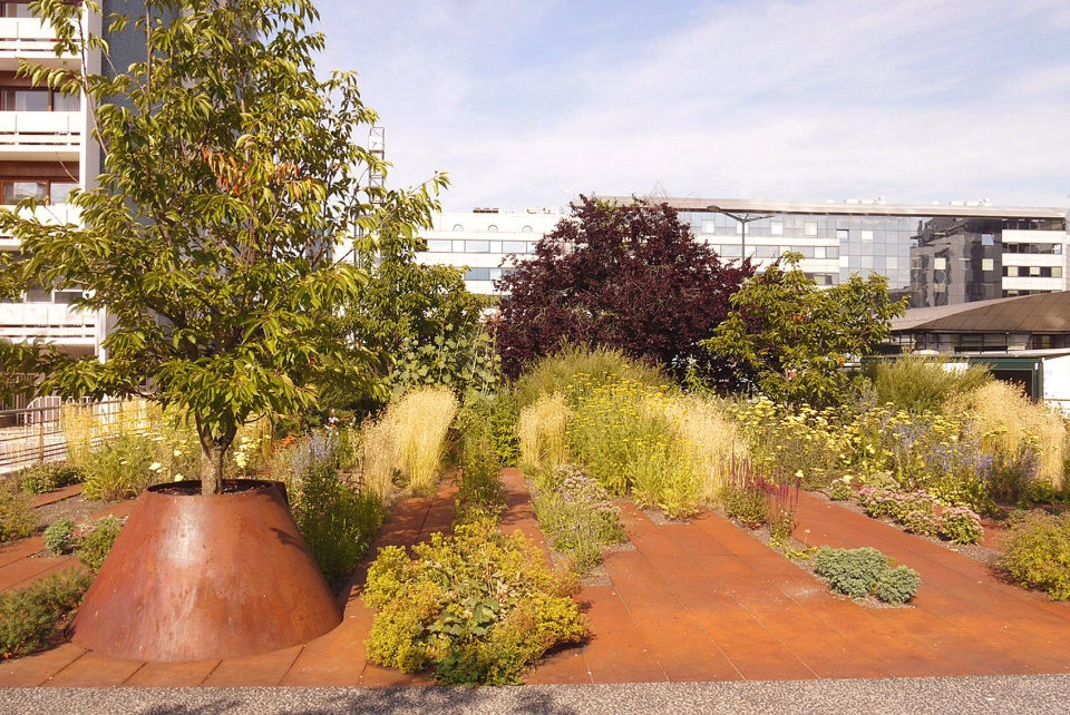 urban space of esplanade paul grimault at annecy by agence aps