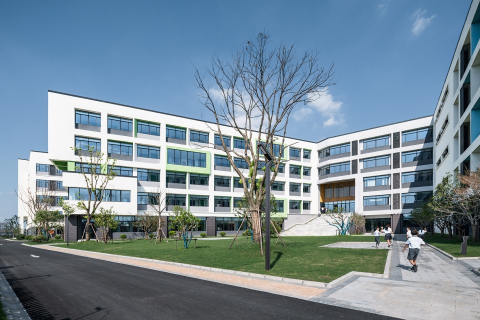 shanghai united international school qingpu campus china by tobe architects