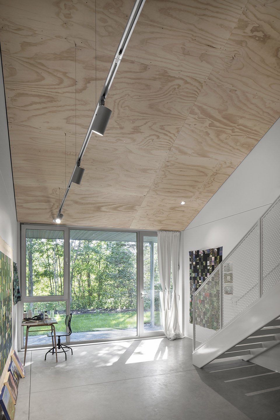 centre est nord est artist residence by bourgeois lechasseur architectes