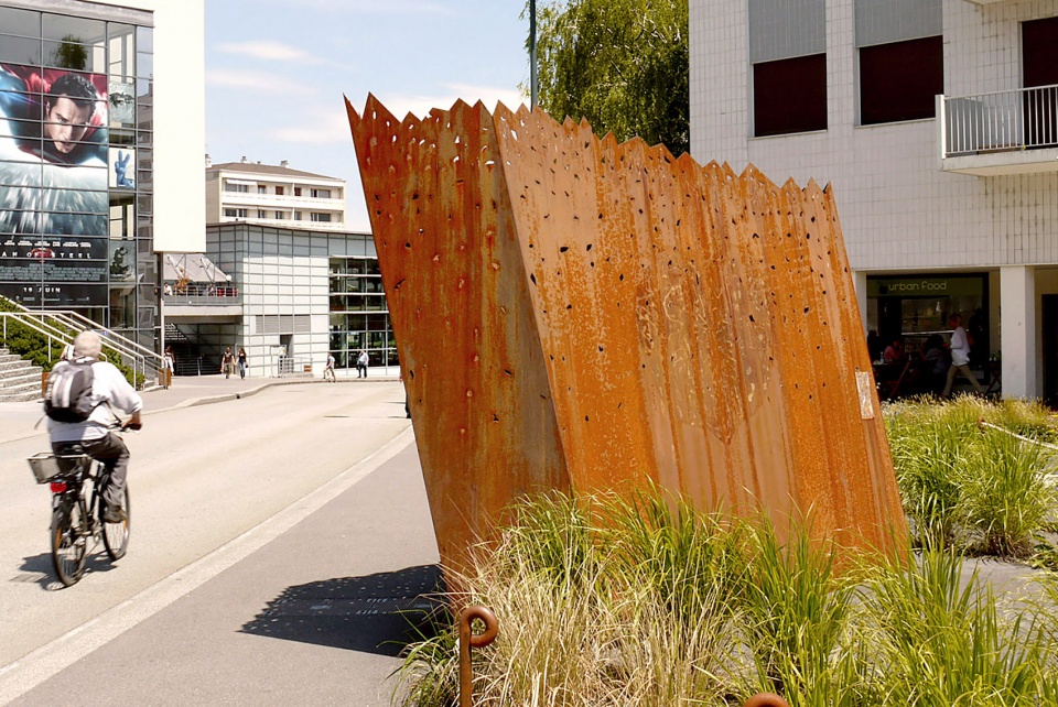 urban space of esplanade paul grimault at annecy by agence aps