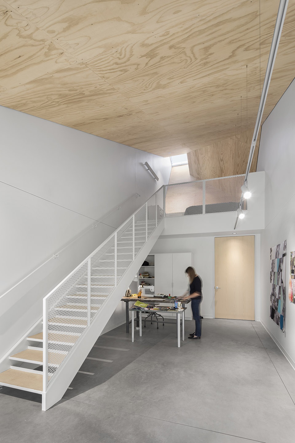 centre est nord est artist residence by bourgeois lechasseur architectes