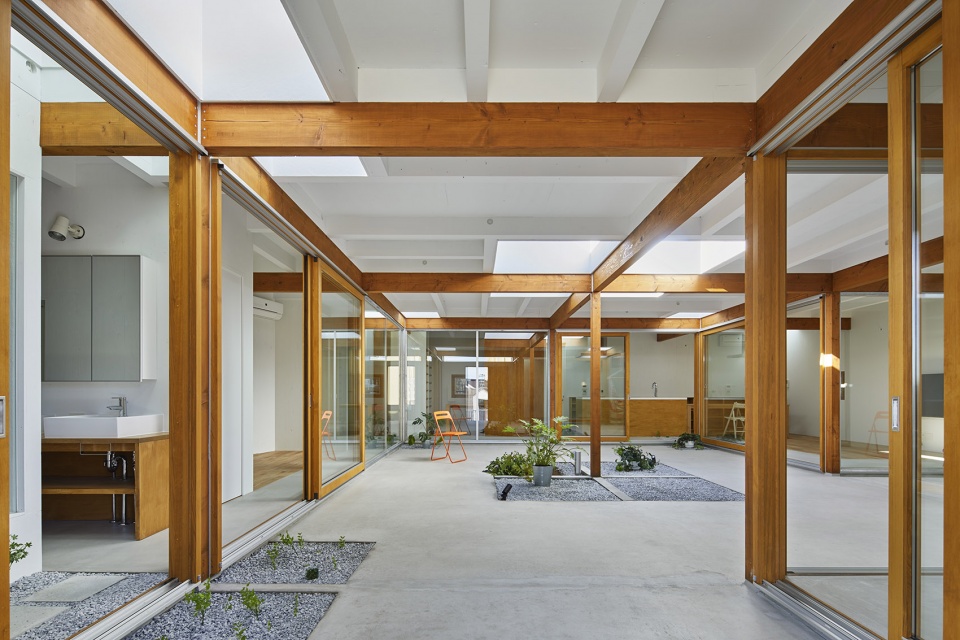 house in kozukue by takeshi hosaka architects