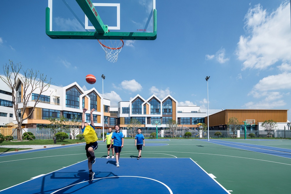 shanghai united international school qingpu campus china by tobe architects