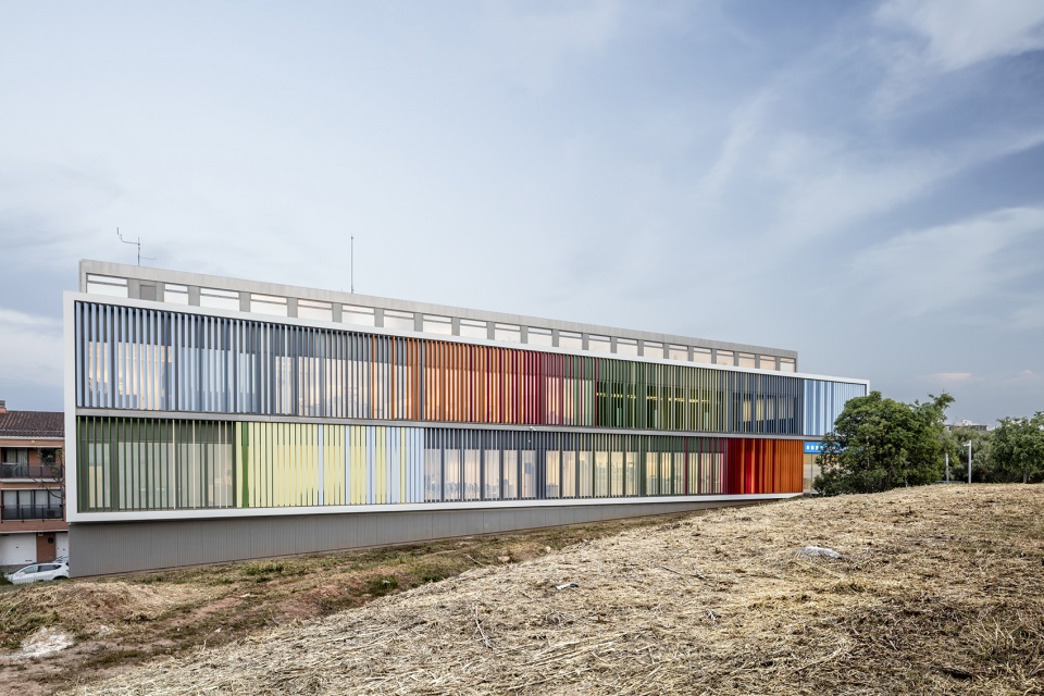 mollet del valles police station by taller 9s arquitectes