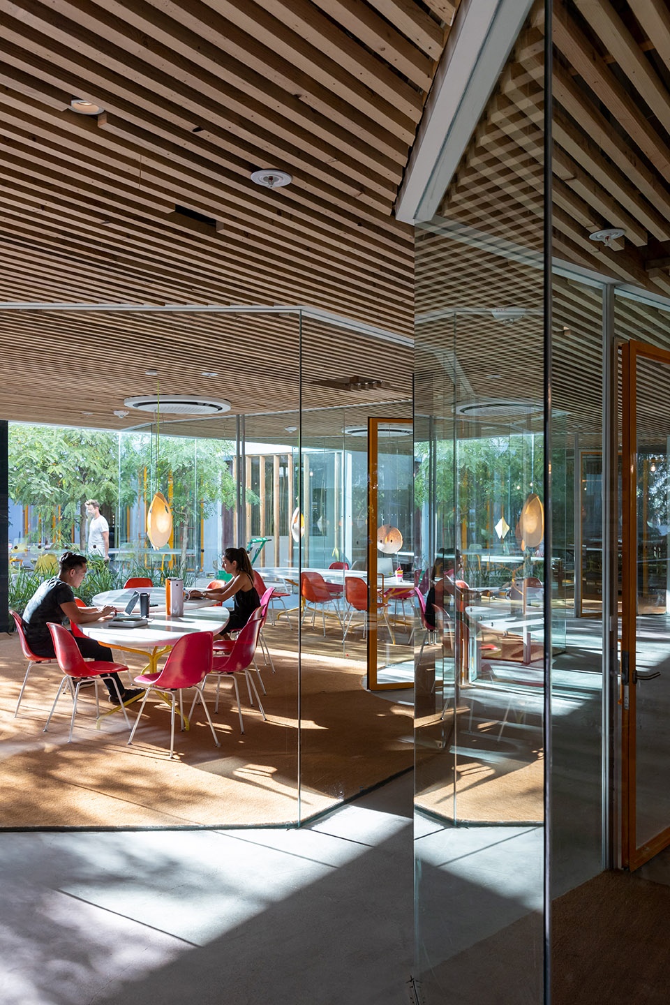 second home offices in hollywood by selgascano