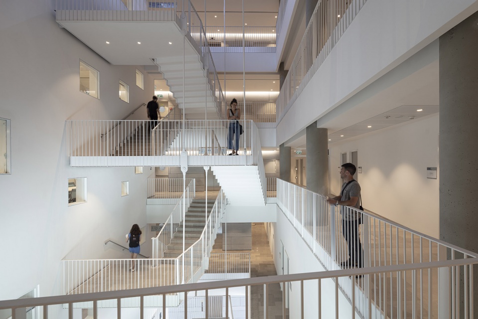 check point building by kimmel eshkolot architects