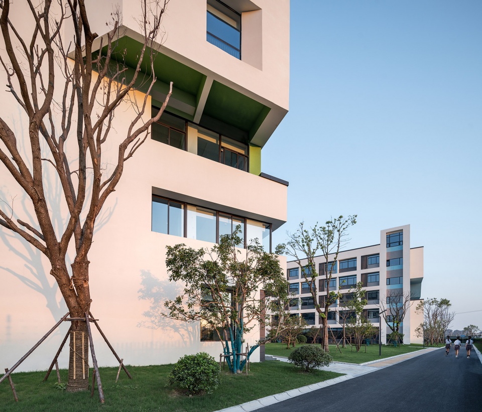 shanghai united international school qingpu campus china by tobe architects