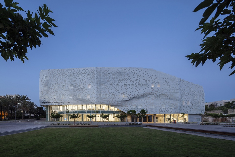 check point building by kimmel eshkolot architects