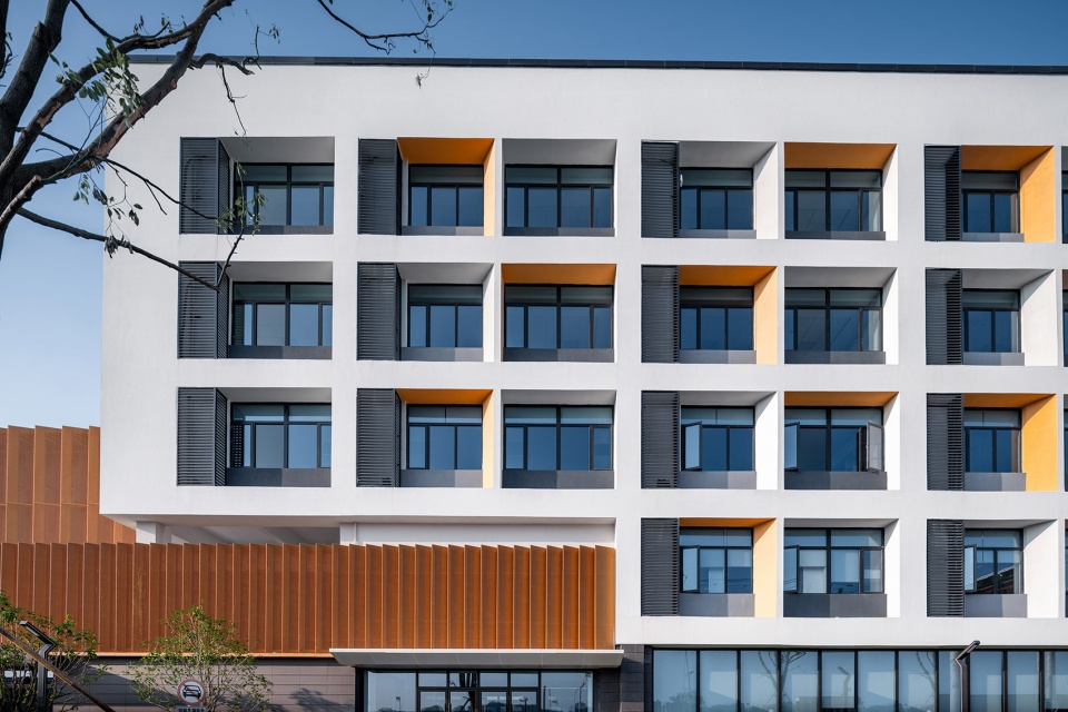 shanghai united international school qingpu campus china by tobe architects