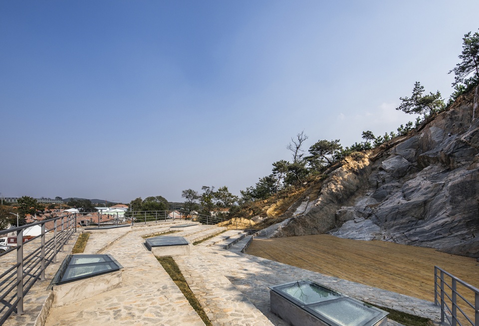stone nest amphitheatre in weihai china by he wei studio