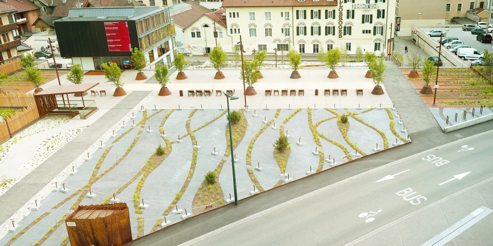 urban space of esplanade paul grimault at annecy by agence aps