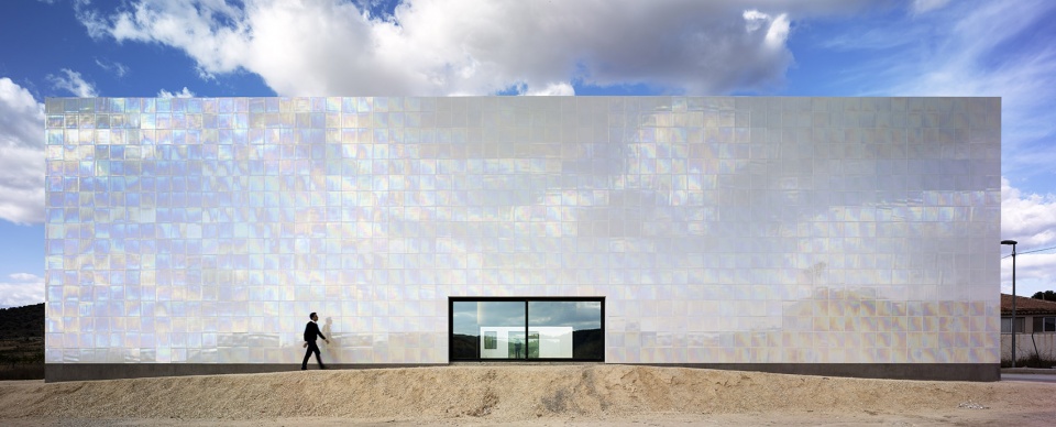 music hall and house in alguena muca by cor asociados arquitectos
