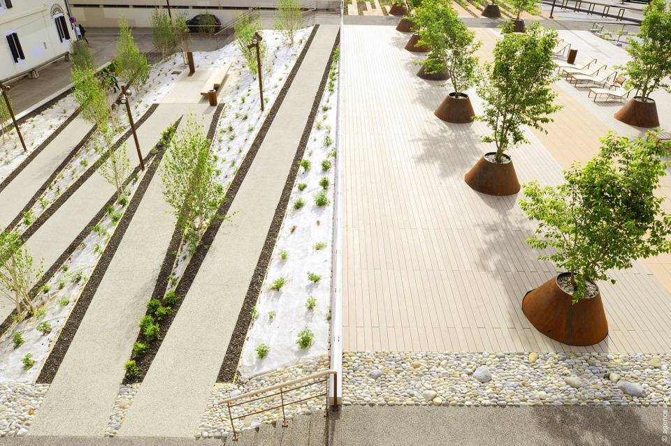 urban space of esplanade paul grimault at annecy by agence aps