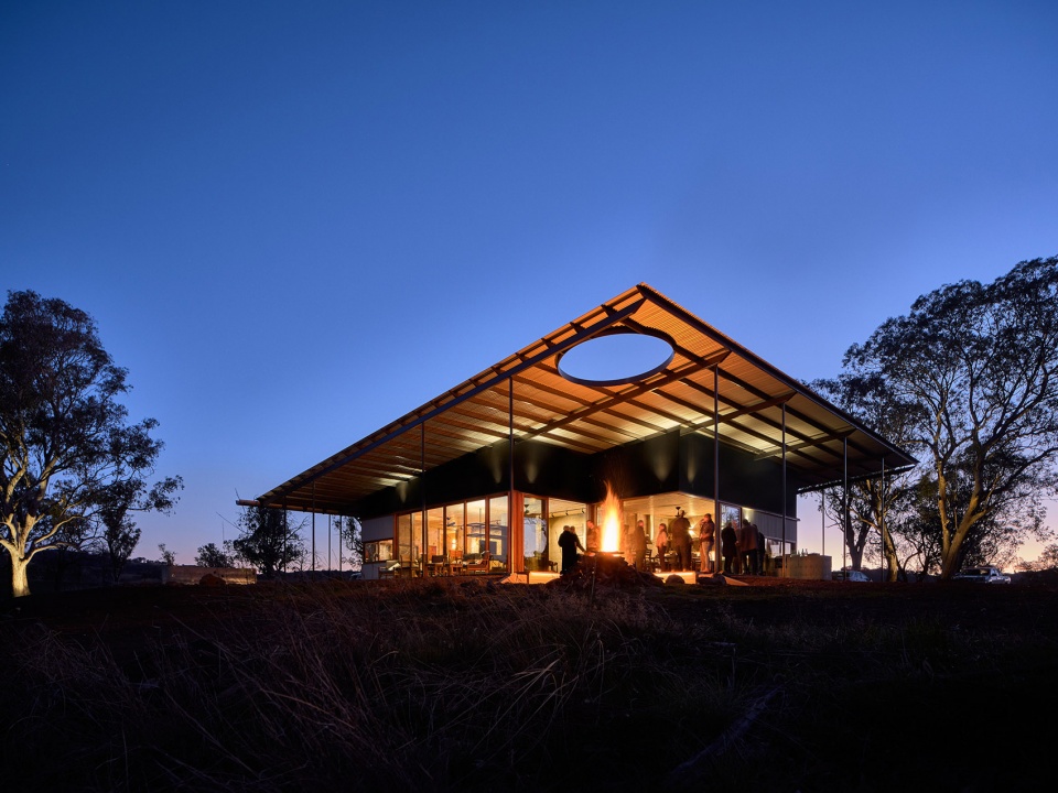 upside down akubra house by alexander symes architect