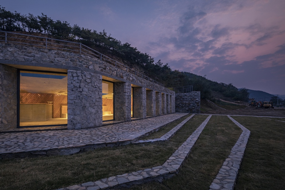 stone nest amphitheatre in weihai china by he wei studio