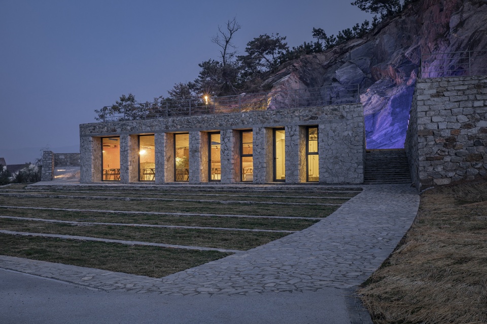 stone nest amphitheatre in weihai china by he wei studio