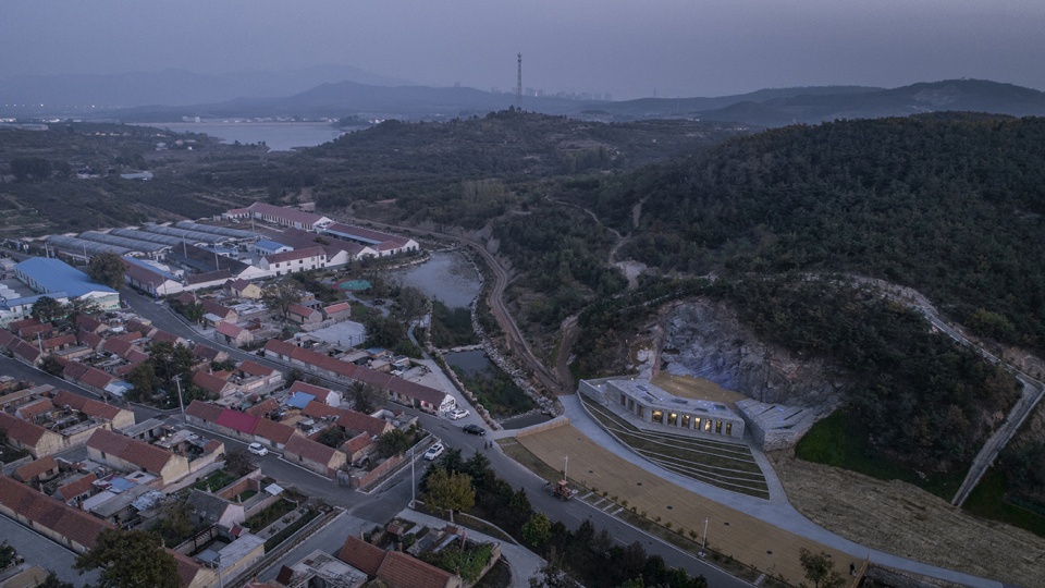 stone nest amphitheatre in weihai china by he wei studio