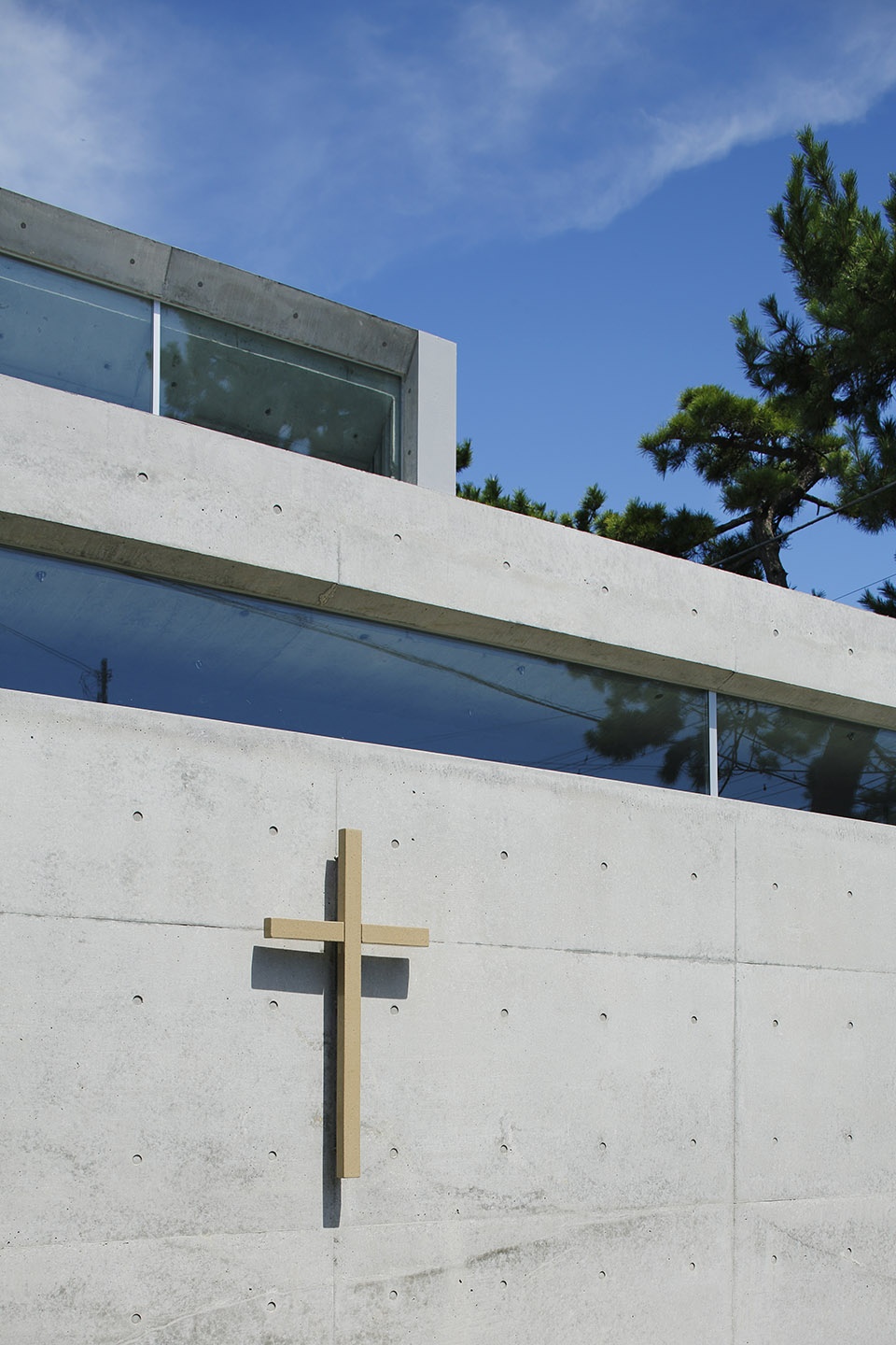 shonan christ church by takeshi hosaka architects