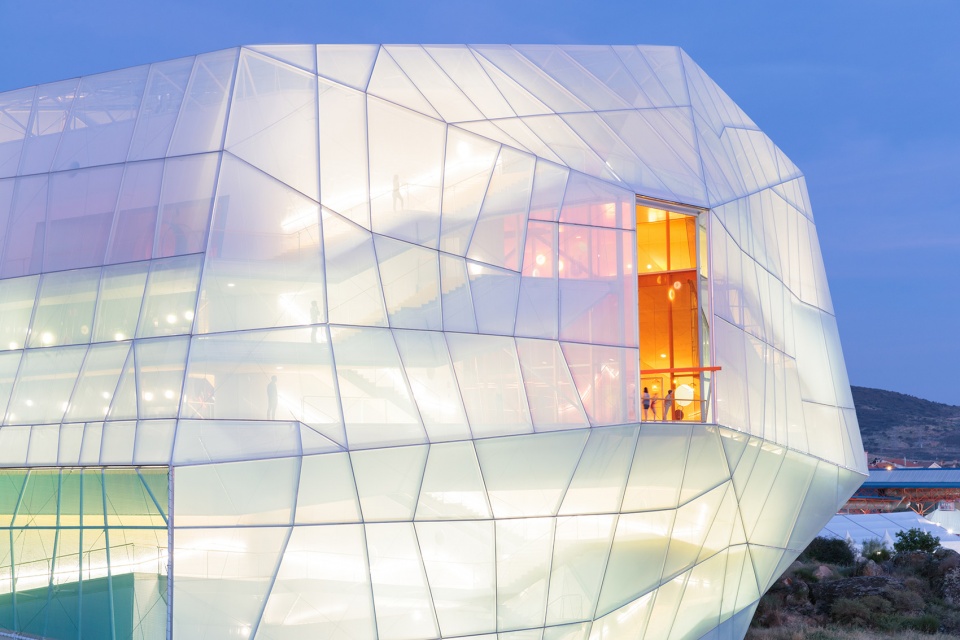 plasencia conference center and auditorium by selgascano