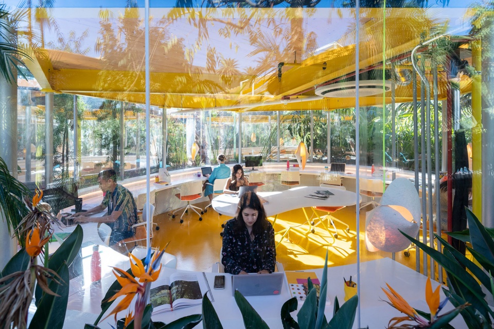 second home offices in hollywood by selgascano