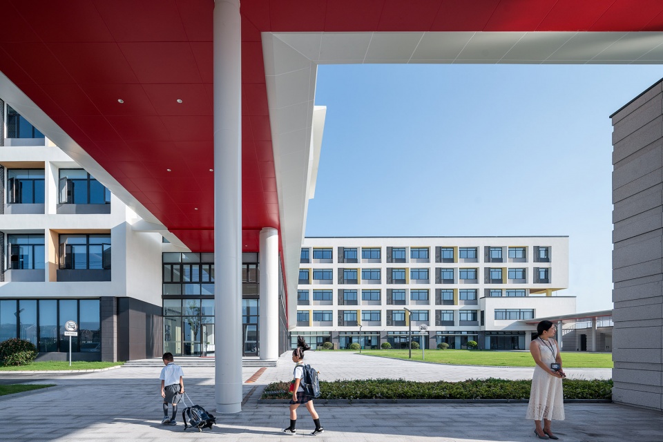 shanghai united international school qingpu campus china by tobe architects