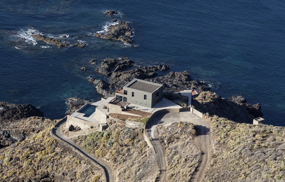 House in Puerto de la Madera by Alejandro Beautell