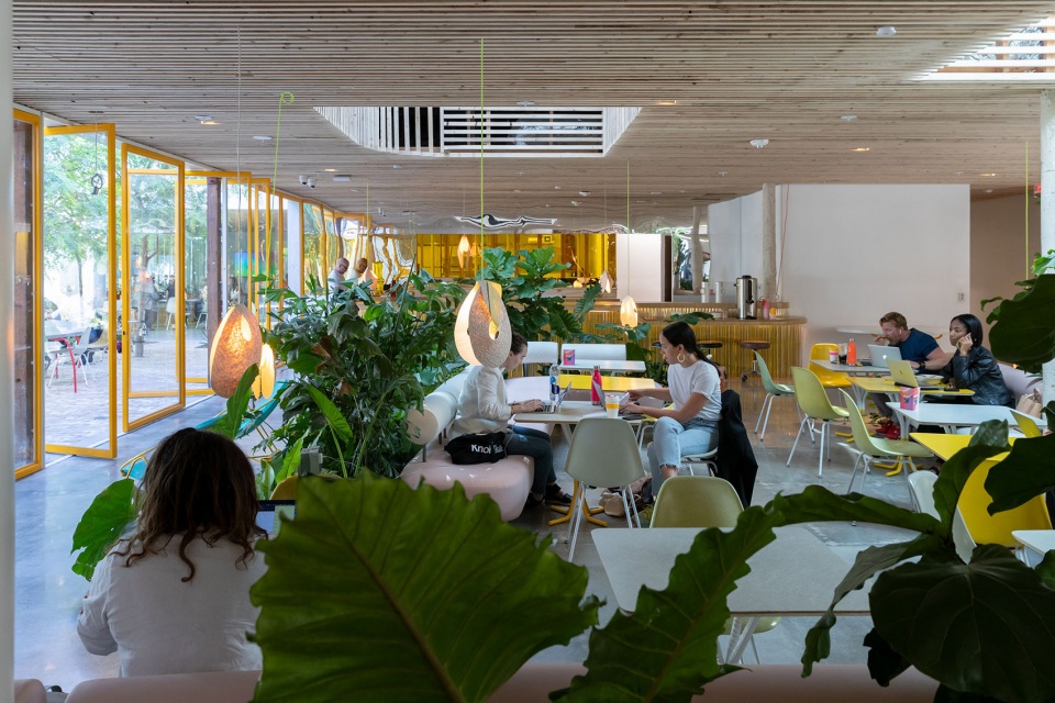 second home offices in hollywood by selgascano