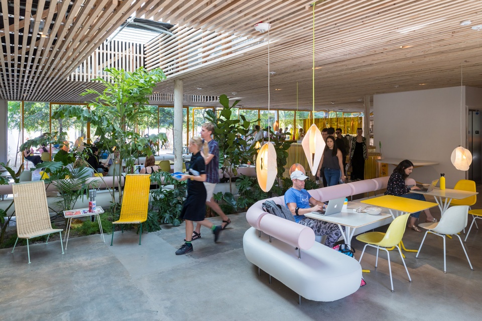 second home offices in hollywood by selgascano
