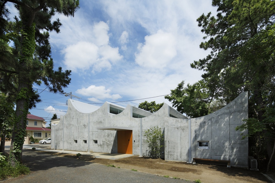 shonan christ church by takeshi hosaka architects