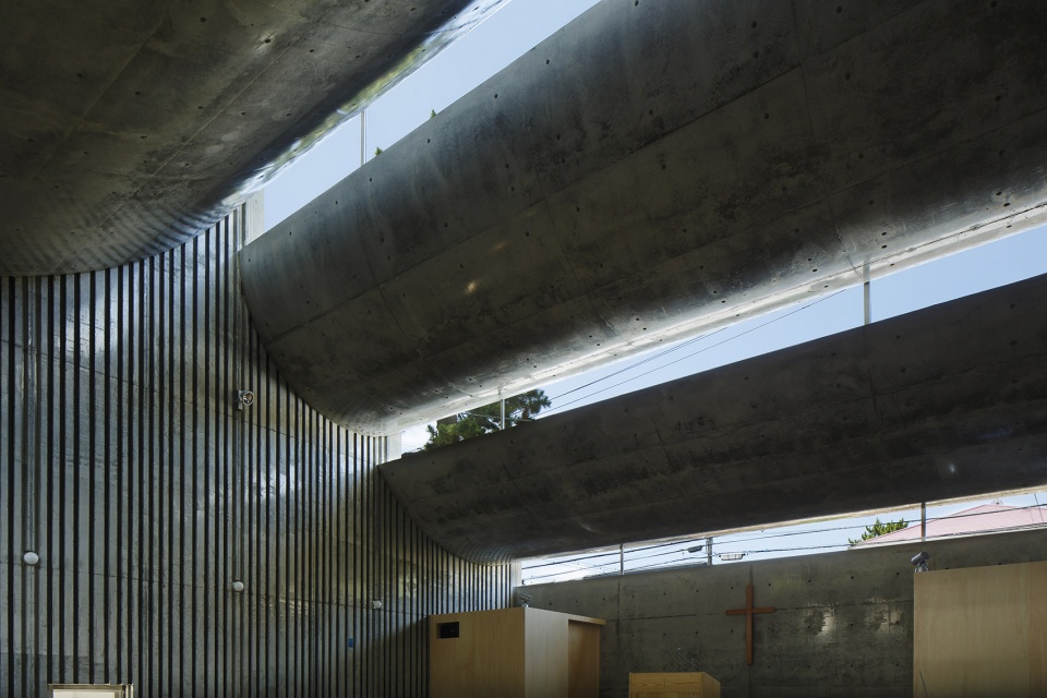 shonan christ church by takeshi hosaka architects