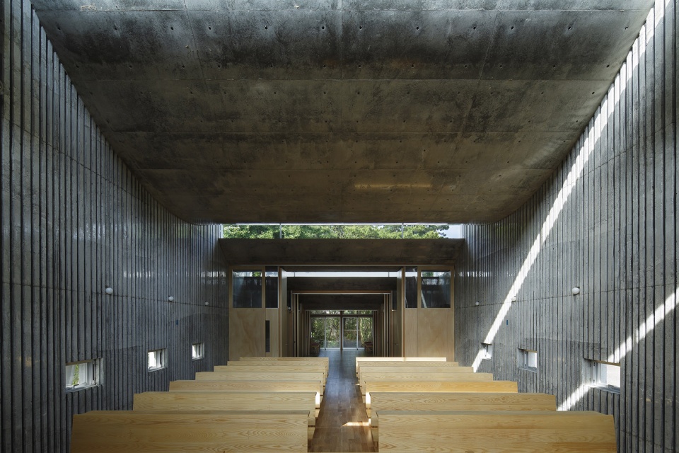 shonan christ church by takeshi hosaka architects