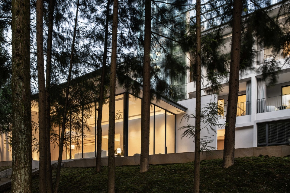 in between arts and humanities hotel by lew associates