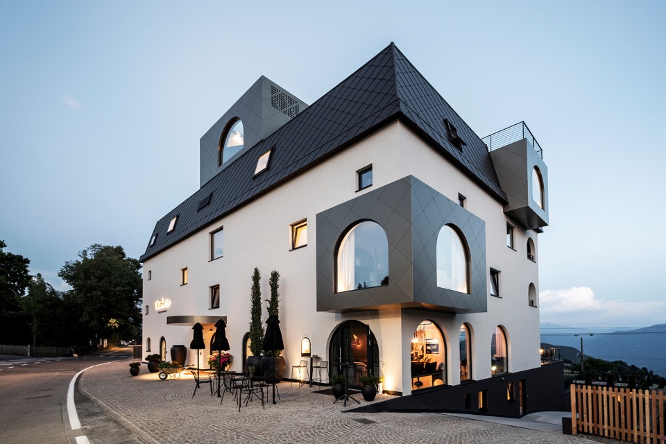 gloriette guesthouse by noa