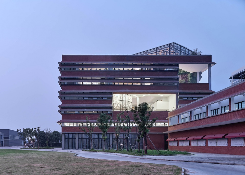 huateng headquarters china by leeko studio