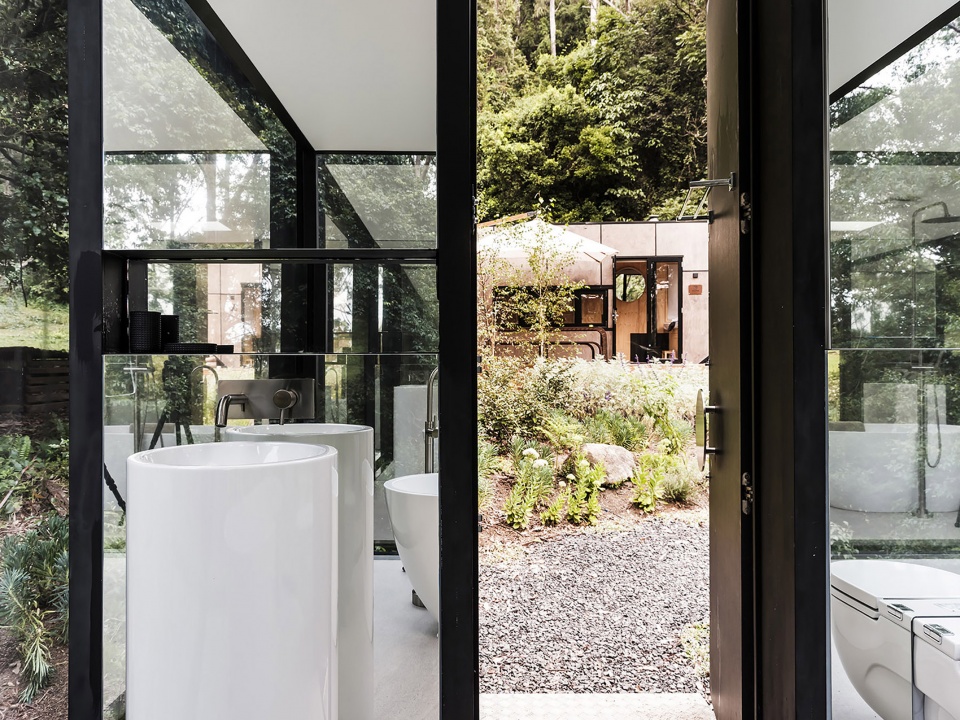 kangaroo valley outhouse by madeleine blanchfield architects