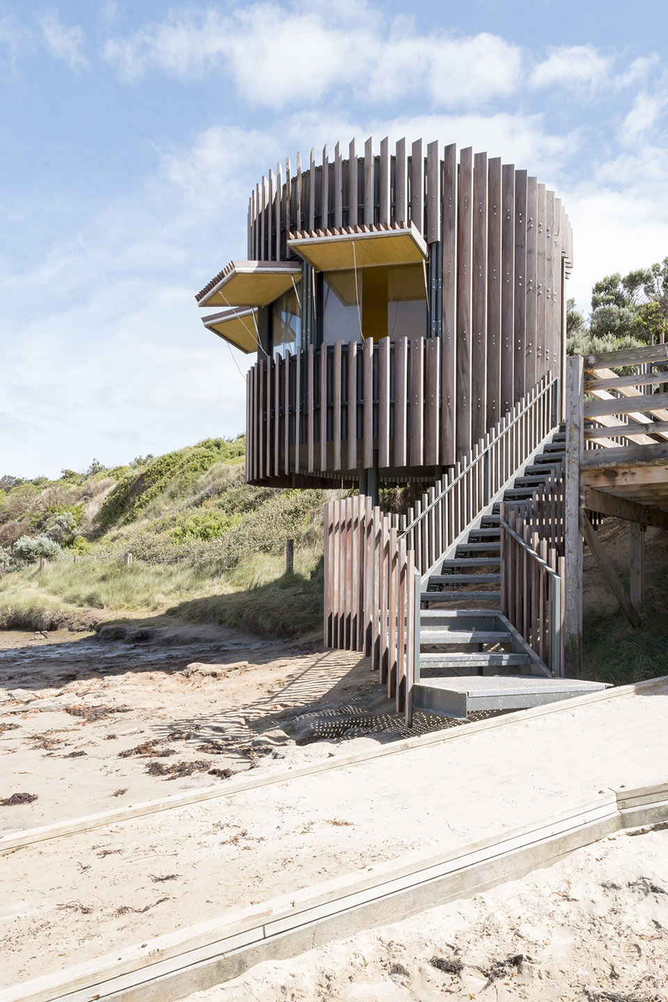 Smiths Beach Surf Life Saving Tower by MRTN Architects 谷德设计网