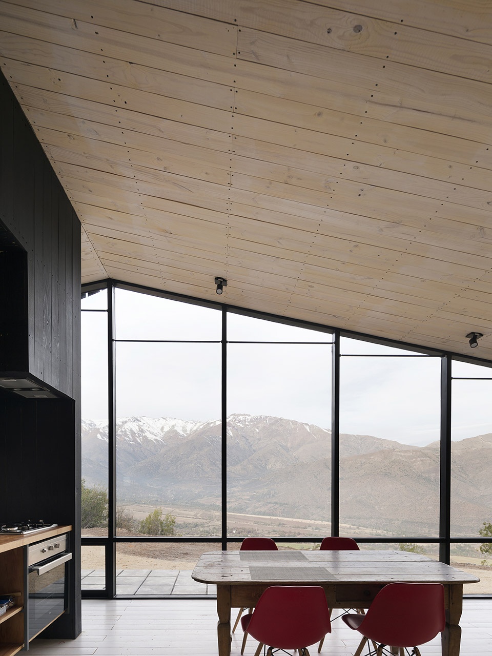 mountaineers refuge by gonzalo iturriaga arquitectos