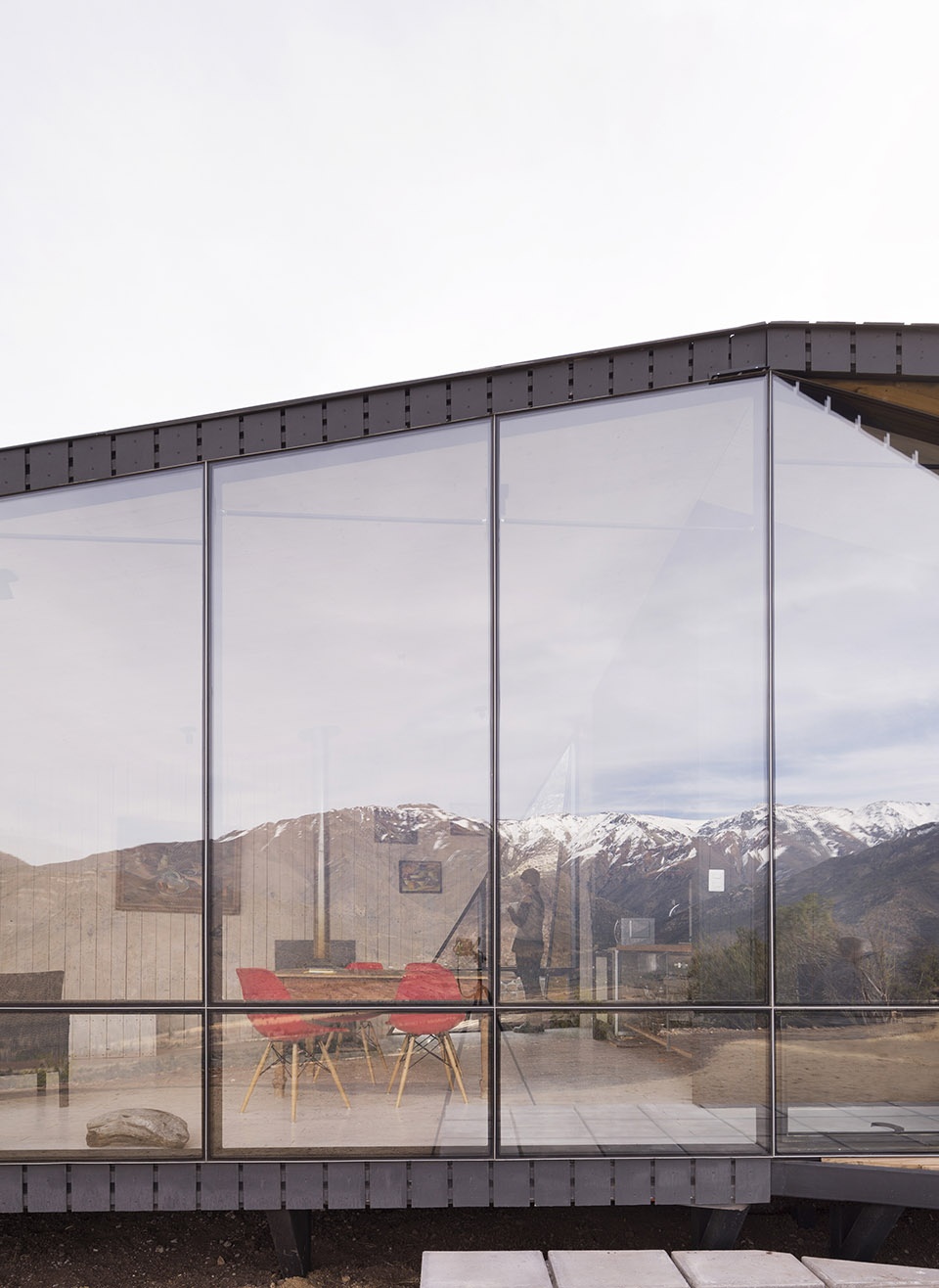 mountaineers refuge by gonzalo iturriaga arquitectos