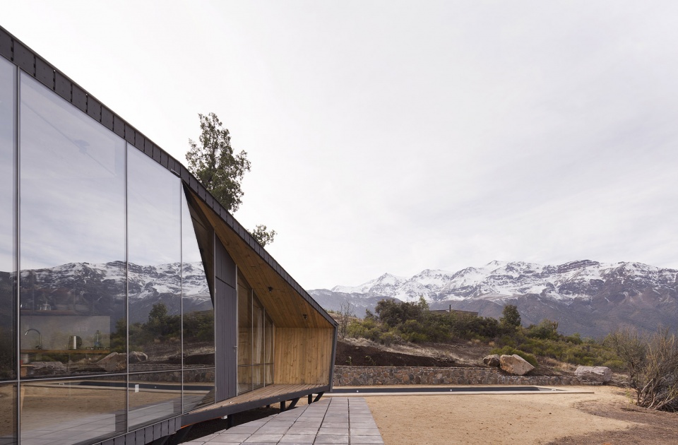 mountaineers refuge by gonzalo iturriaga arquitectos
