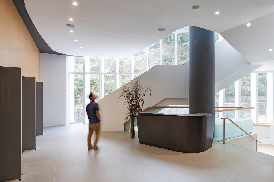 wesleyan house methodist international church by rocco design architects ltd