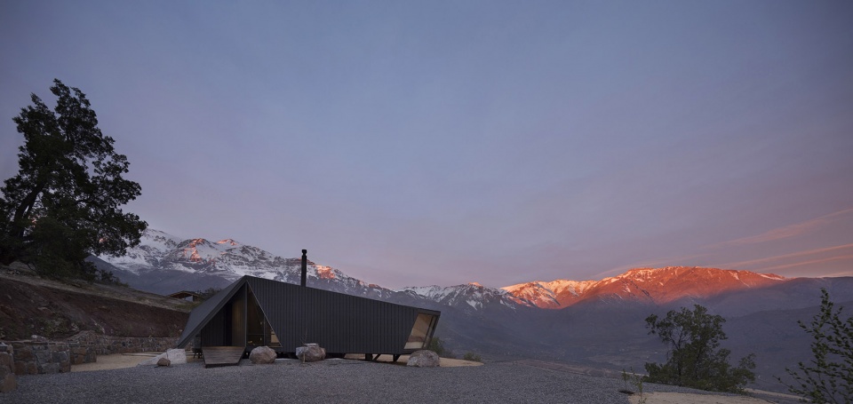 mountaineers refuge by gonzalo iturriaga arquitectos