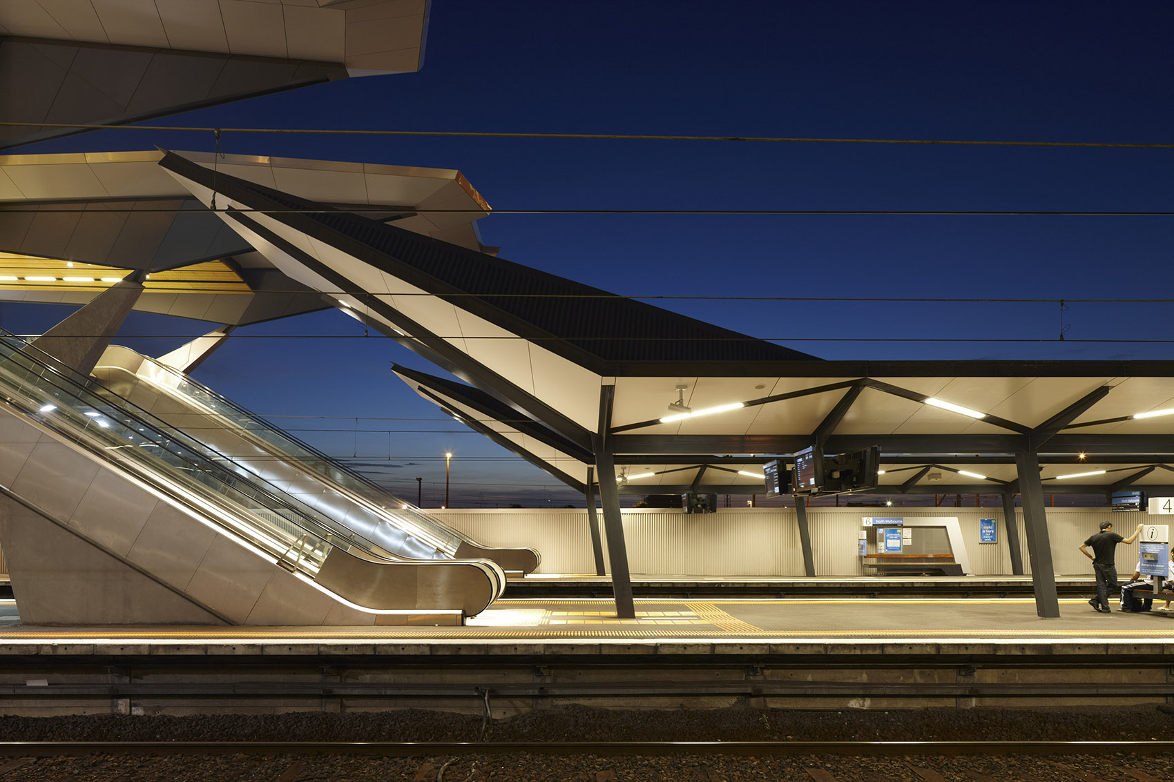 North Melbourne Railway Station by Cox Architecture - 谷德设计网