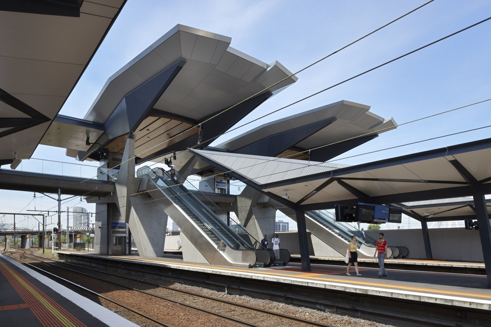 North Melbourne Railway Station by Cox Architecture - 谷德设计网